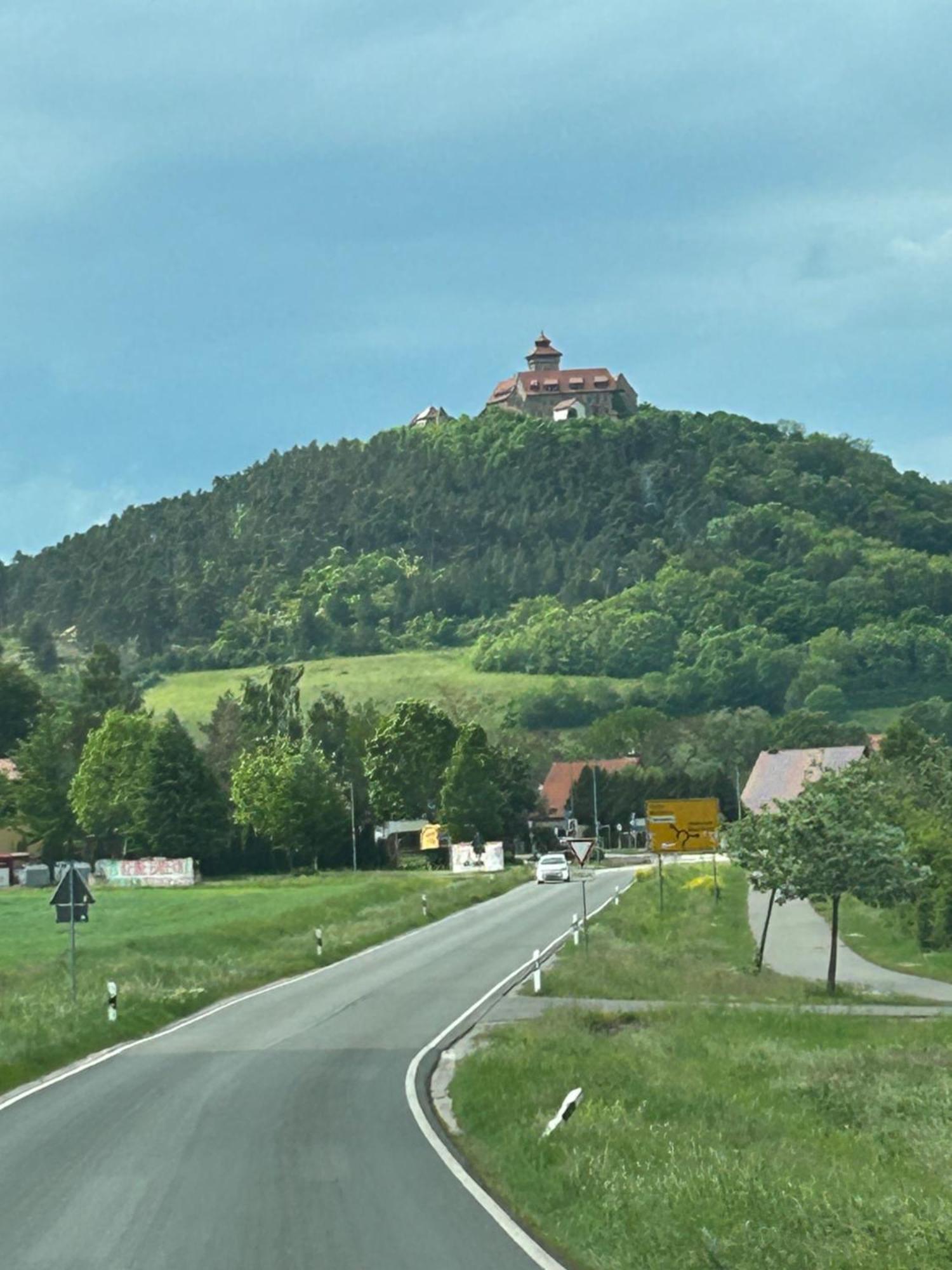 Ferienwohnung Happyhome Bahnhofnah Gemuetlich Familiaer Арнштадт Екстер'єр фото